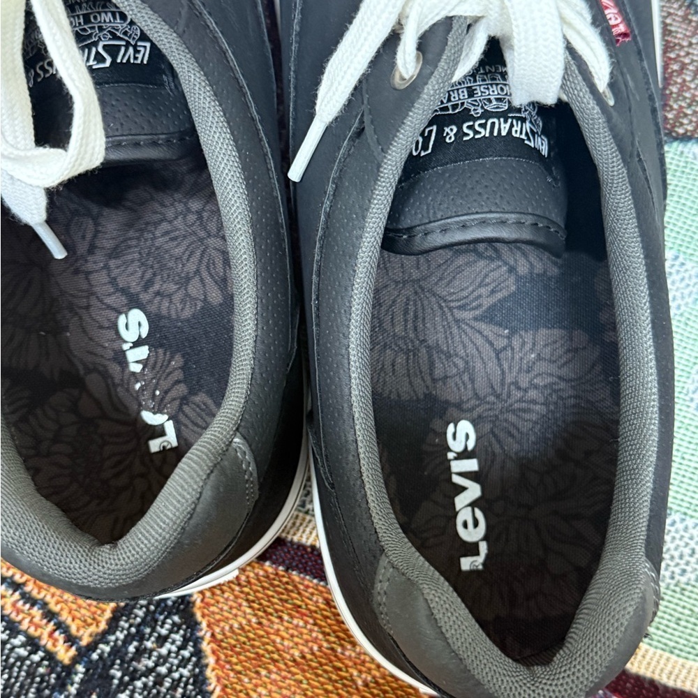 Levi's Men's Black Sneakers with White Accents - Picture 8 of 10